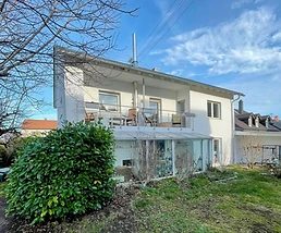 Großzügiges Zweifamilienhaus mit hübschem Garten in Vöhringen