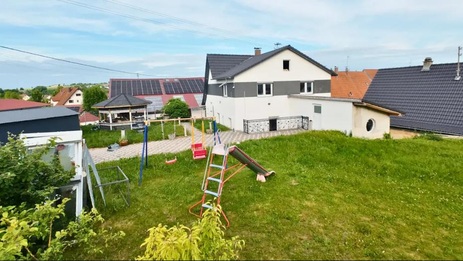 Einfamilienhaus mit großem Garten & Baugrundstück in Ehingen-Dettingen
