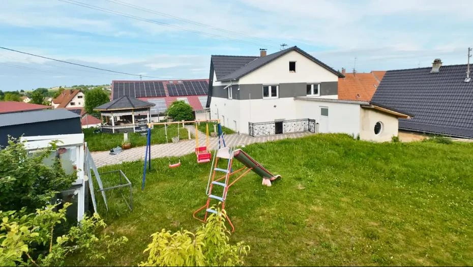 Einfamilienhaus mit großem Garten & Baugrundstück in Ehingen-Dettingen